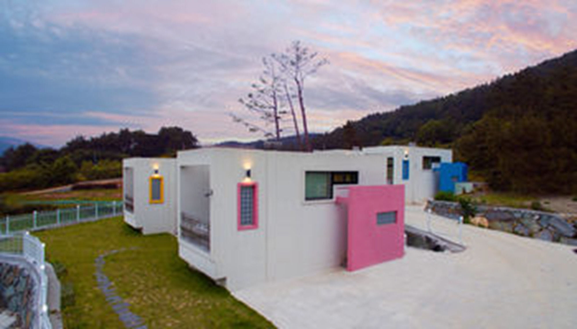 Sea & Pine Pension Namhae Eksteriør billede